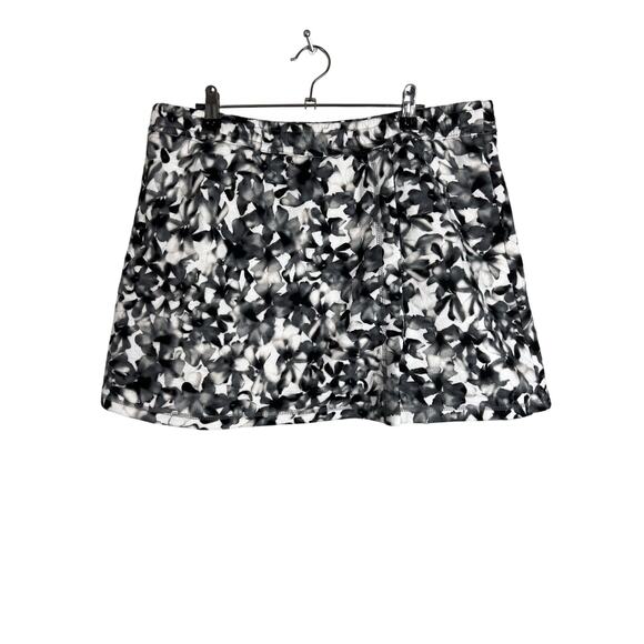 Isaac Mizrahi Soho Petite Quilted Knit Jacquard Skort PITCH BLACK NWOT SIZE 5XP - Picture 2 of 10